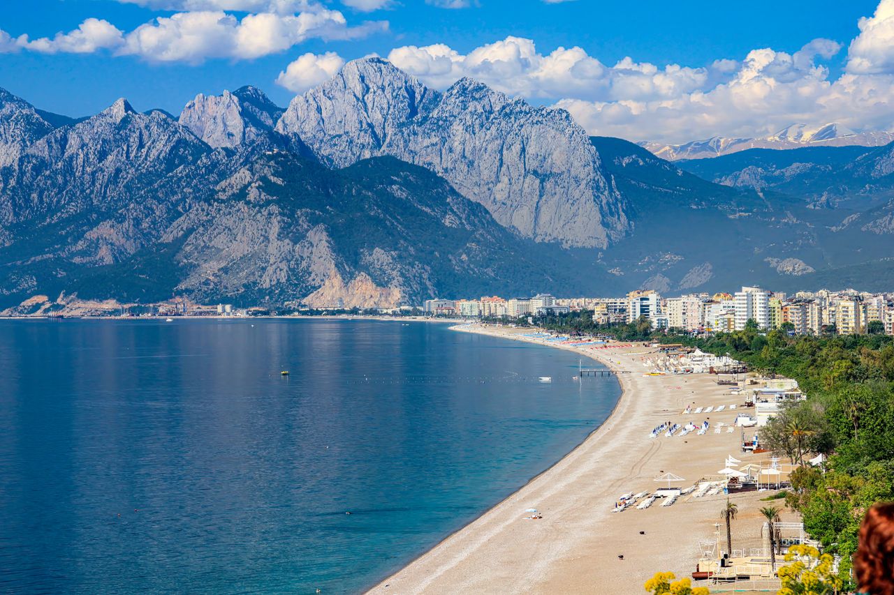 Busy and quiet months in Antalya