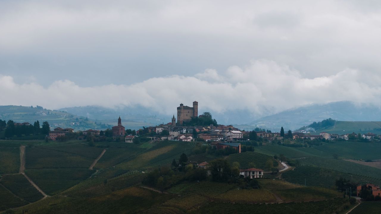 Choose a season that matches your road trip