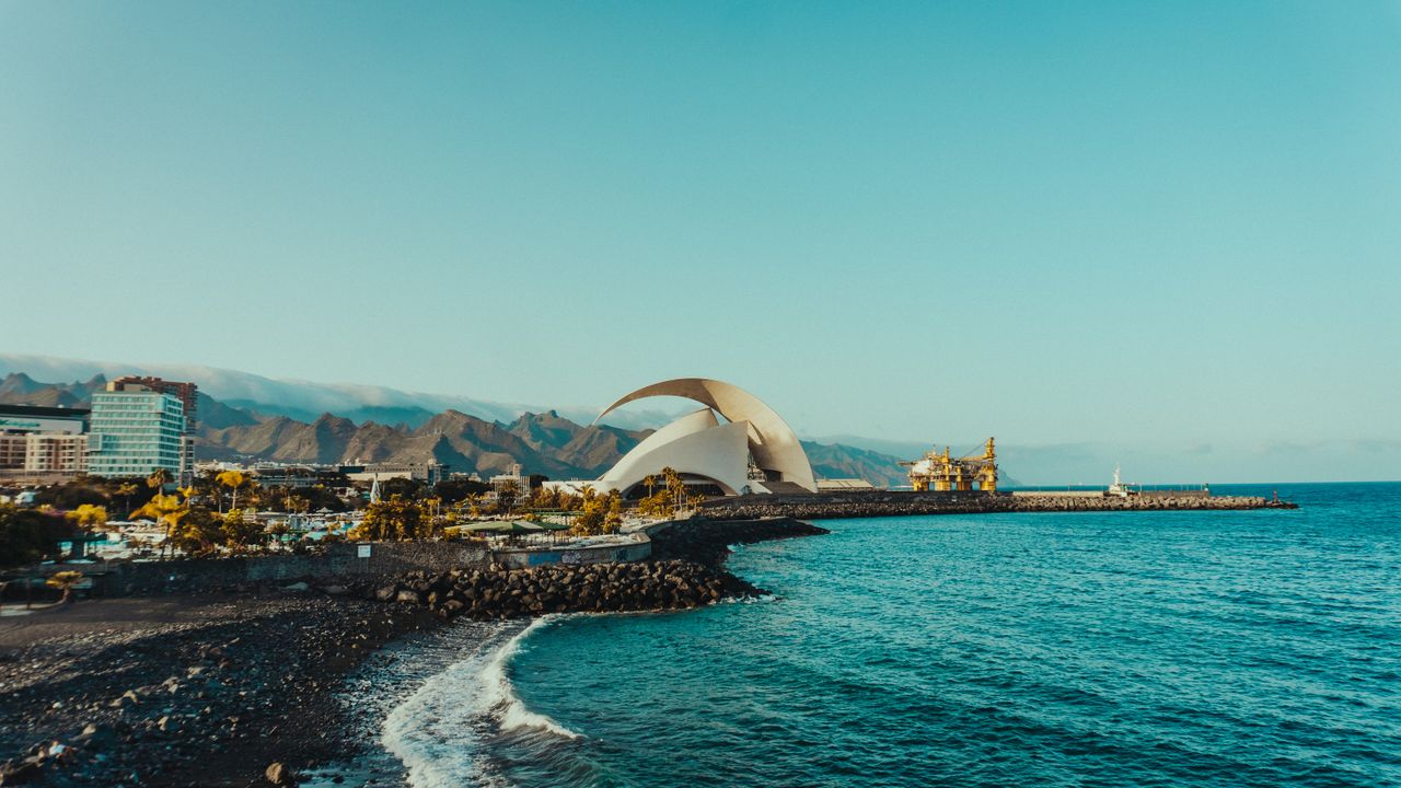 Why April and autumn suit many island travellers