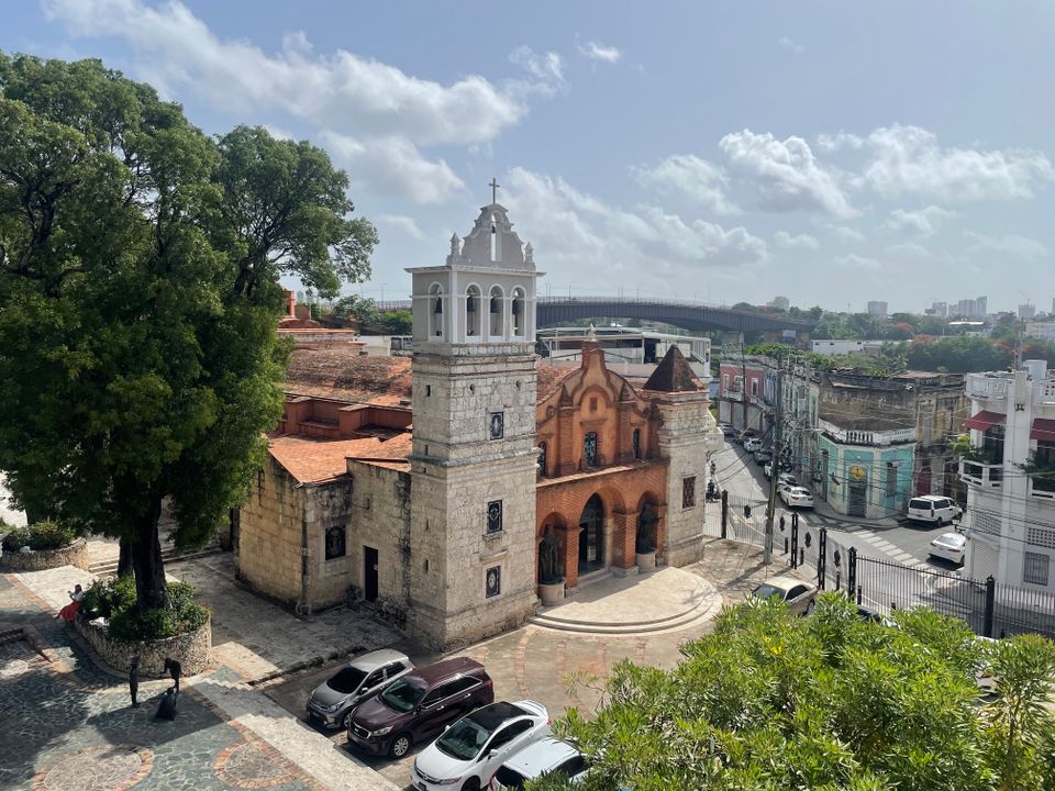 Connect colonial sights with t