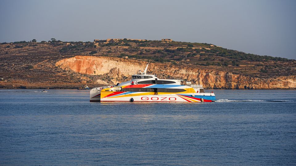 Choose the Gozo season that su