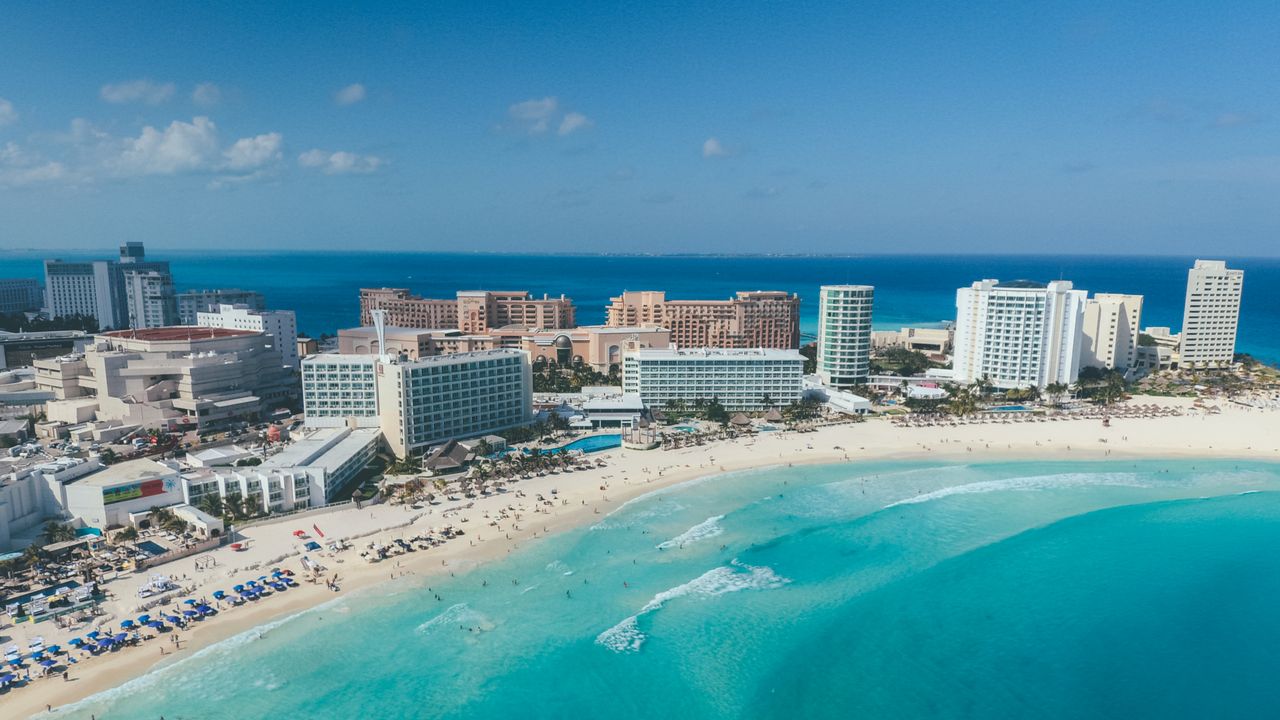 Busy and quiet months in Cancun