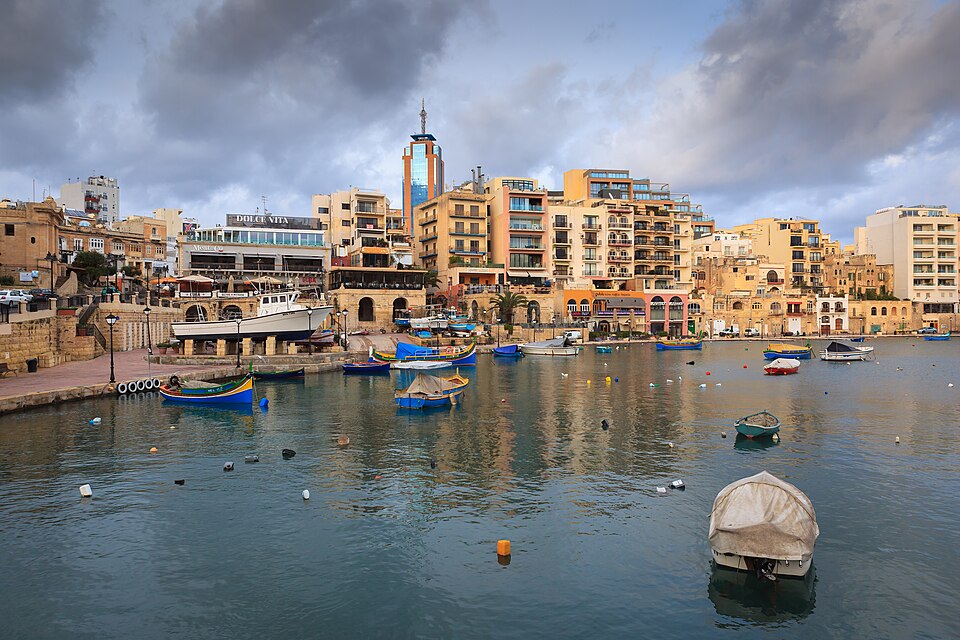Spinola bay