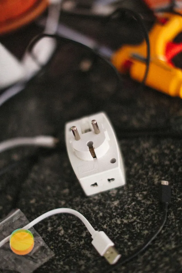 Universal travel adapter